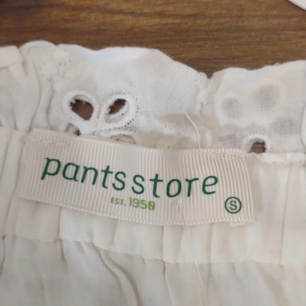 Pants Store boutique eyelet crop tank top